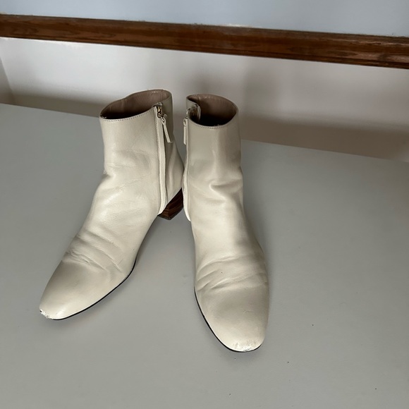 White boots - Picture 4 of 4